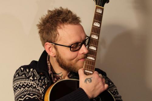 Einar Ágúst mun flytja nokkur af sínum þekkustu lögum í bahá'í þjóðarmiðstöðinni, Kletthálsi 1, föstudagskvöldið 26. janúar. 