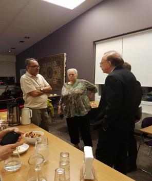 Dr. Augusto Lopez-Claros ræðir við fundargesti