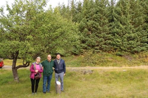 Frá vinstri: Marta Aðalheiður Hinriksdóttir, Varqá Khadem álfuráðgjafi, Róbert Badí Baldursson 