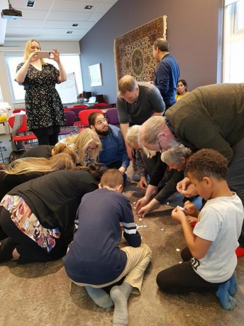 Farið í leik sem sýndi fram á mikilvægi góðrar samvinnu.