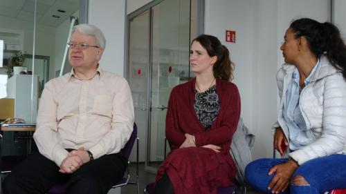 Ólafur Bjarnason, meðlimur þjóðarráðsins, sagði frá alþjóðaþinginu