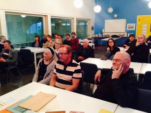 Hlustað af athygli á fyrirlestur Dr. Mojgan Sami