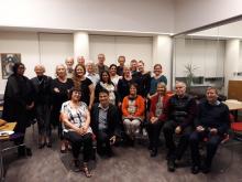 Gestir á samkomunni í bahá'í þjóðarmiðstöðinni 